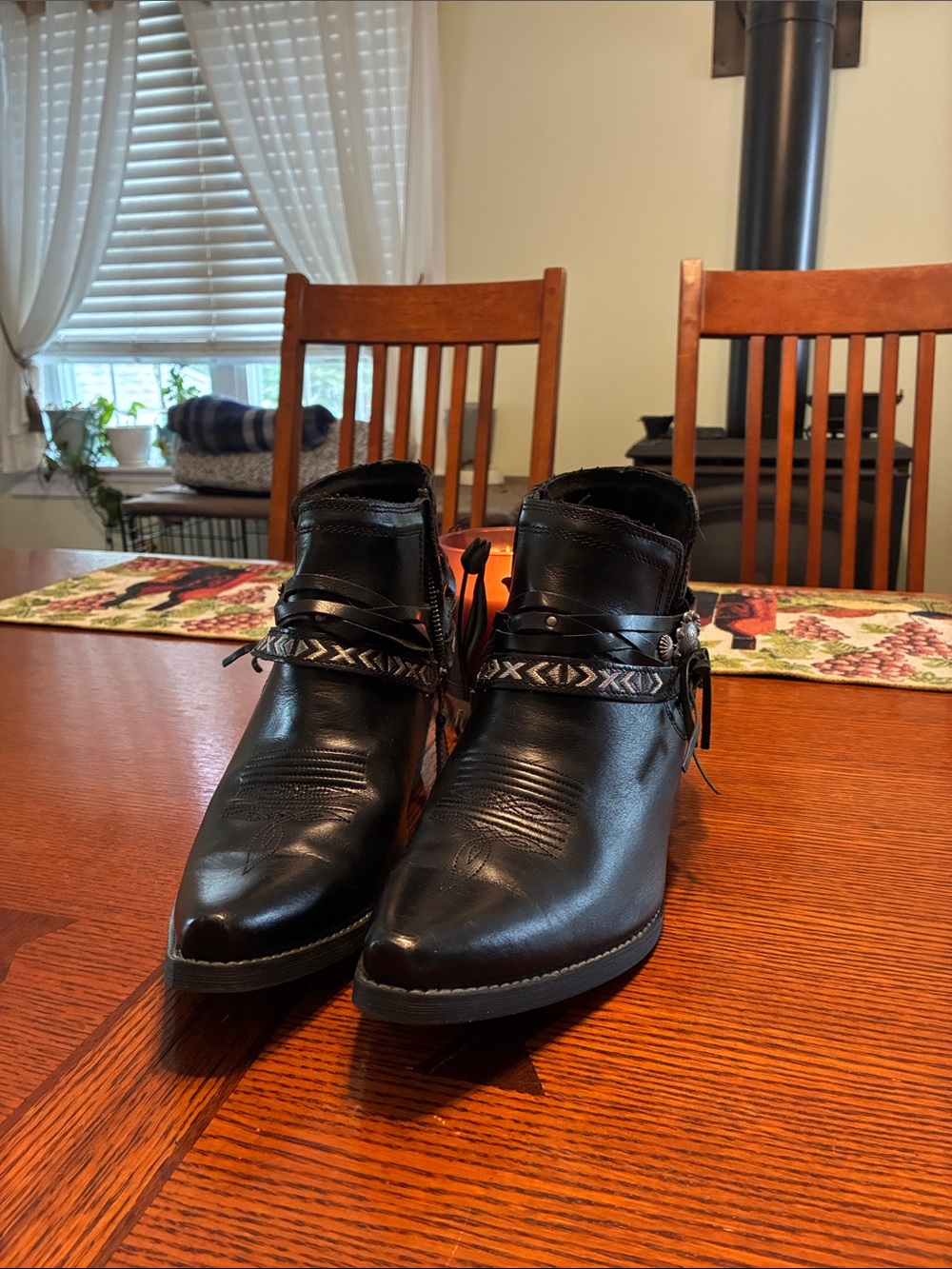 Durango western style boots. High quality and comfortable boots. 2” heel